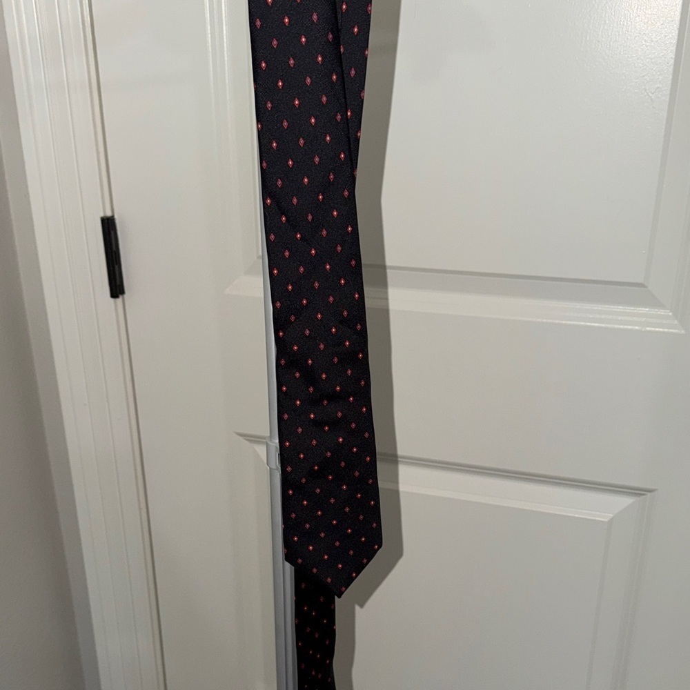 Elegant Black and Red Polka Dot Tie